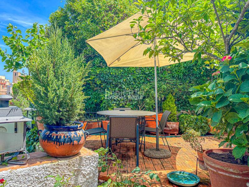 Foto 28bf5b4a-a711-49ff-a4e3-e3a0683e3bee. Casa , casa de pueblo con jardín privado y licencia turística cerca del centro en Begur