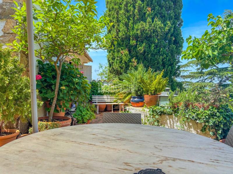 Foto 2da92e64-0c75-4929-9ed8-0ad9ff84472c. Casa , casa de pueblo con jardín privado y licencia turística cerca del centro en Begur