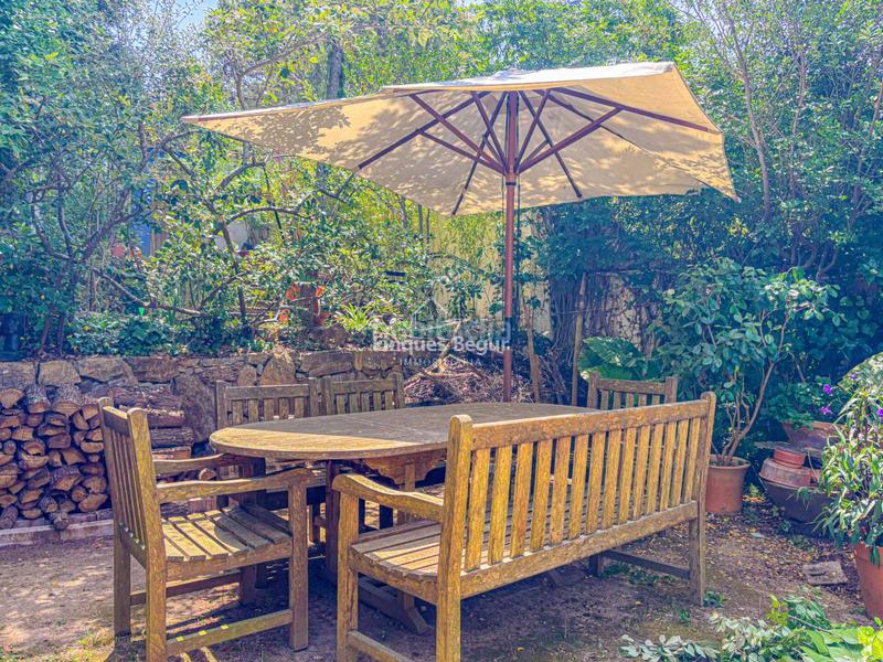 Foto 616fbaa8-4c3f-4575-9c05-3c6336e57fcb. Casa , casa de pueblo con jardín privado y licencia turística cerca del centro en Begur