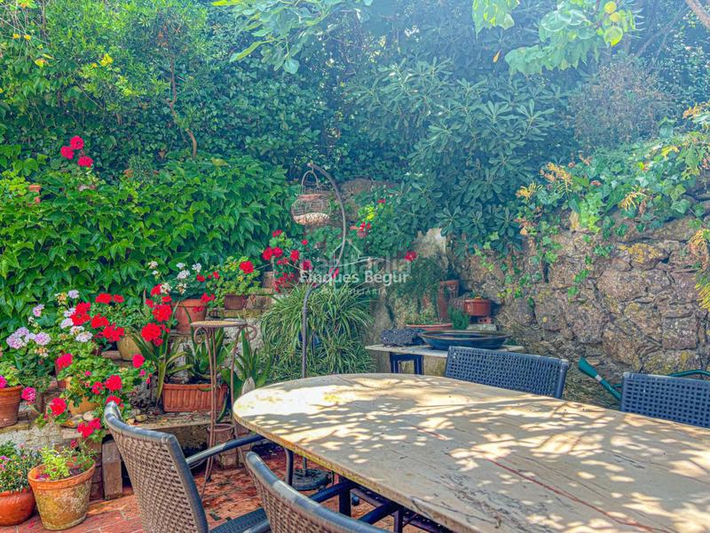 Foto afcdafd1-83d2-4741-a132-5e2c7b1c4fee. Casa , casa de pueblo con jardín privado y licencia turística cerca del centro en Begur