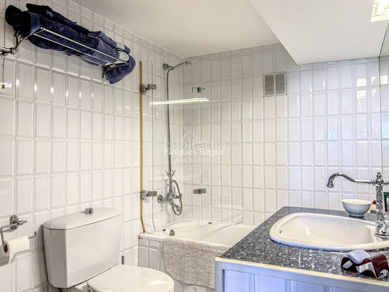 Foto b27b6113-d8ca-40a4-83a3-84076d9851d1. Casa , casa de pueblo con jardín privado y licencia turística cerca del centro en Begur