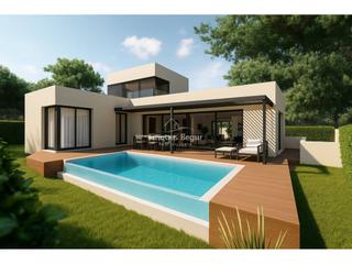 Xalet a Residencial Begur-Esclanyà. Begur, casa en construcción con jardín y piscina en begur.