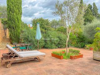 Masia a Font 54. Encantadora masa en el centro de montras, a pocos minutos de la