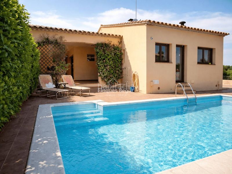Foto 3ddd012e-aae7-4dd7-a4ae-18c68cd31414. Xalet amb calefacció aparcament piscina a residencial Begur-esclanyà Begur