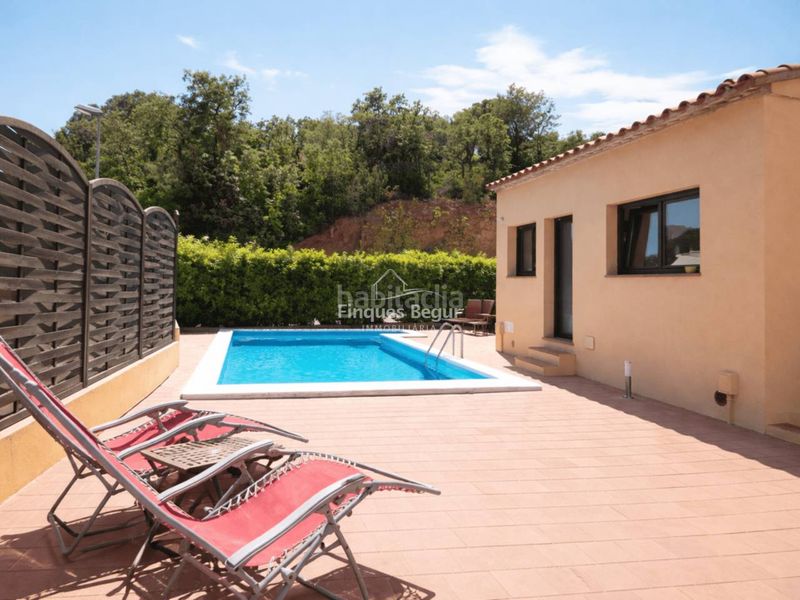 Foto fc0b4bc2-5d06-4903-8677-aa9763b4060f. Xalet amb calefacció aparcament piscina a residencial Begur-esclanyà Begur