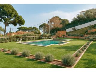 Etagenwohnung  Calle de la terra roja. Begur, apartamento nuevo con vistas al mar a solo 10 minutos de