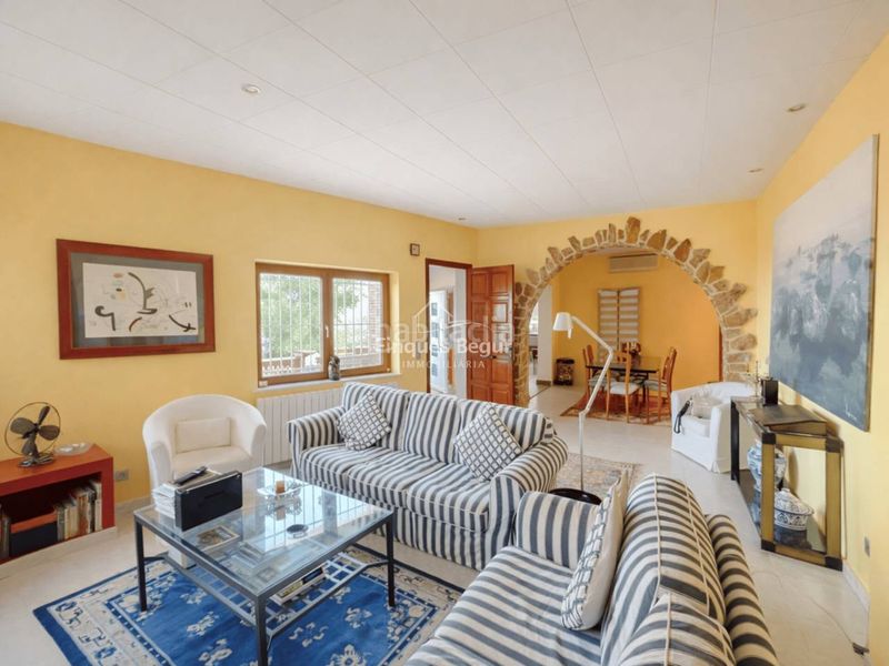 Foto fe43b55e-1b45-4a99-9aca-9dc24bd197a9. Casa amb calefacció aparcament piscina a Pals