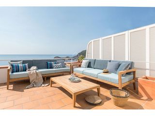 Apartament  Carretera cap sa sal. Apartamento en primera línea de mar con gran terraza y vistas pa
