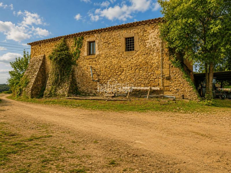 Foto 707ce850-7ce1-41b2-a090-485da4a21124. Masia amb aparcament a Corçà
