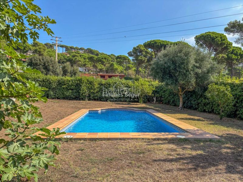 Foto 96bd981c-6f10-4801-baca-e010497b83ee. Xalet amb calefacció aparcament piscina a residencial Begur-esclanyà Begur