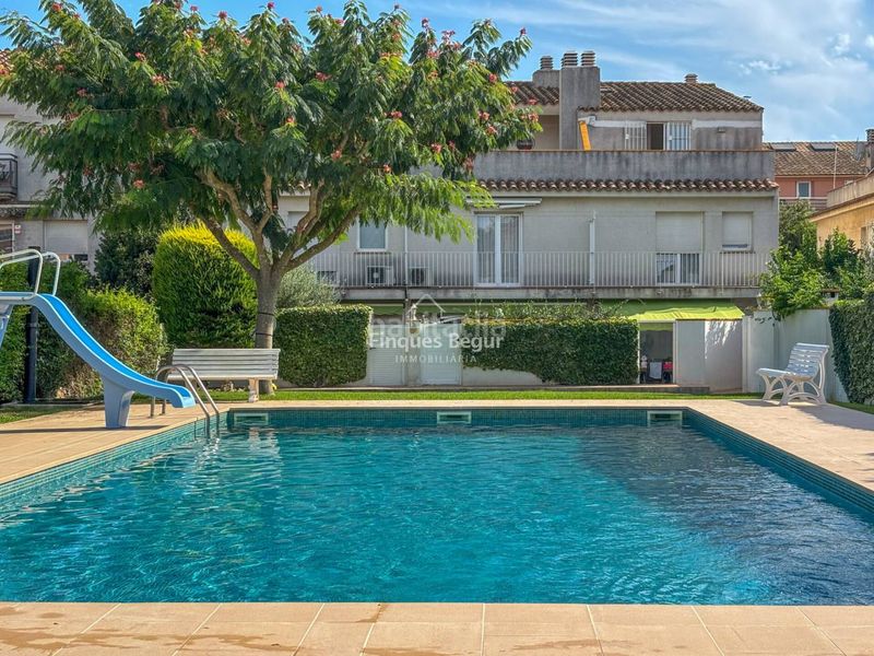 Foto 5c7de0ef-6d3f-43f5-91d2-63c6dcb33764. Casa adossada amb calefacció aparcament piscina a Palafrugell
