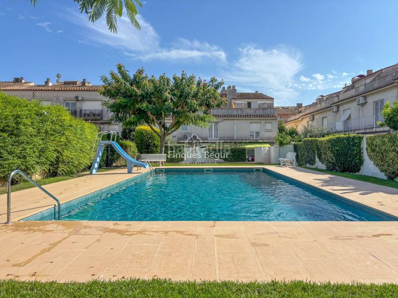 Foto 78034c9f-a41d-4991-a85c-35de50fe64ac. Casa adossada amb calefacció aparcament piscina a Palafrugell