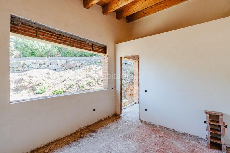 Foto f093bc59-54ba-4922-aa48-9b7964f4d781. Casa a Corbera de Llobregat