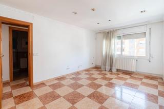 Appartement à Sant Andreu de la Barca. Amplio piso de 4 habitaciones con ascensor , en venta en sant an
