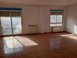 Pis a Roda (La). Piso en venta en puerta de la villa, 3 dormitorios.
