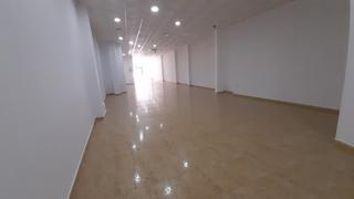 Alquiler Local Comercial en Roda (La). Local com. en alquiler en plaza mayor.