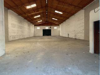 Miete Fabrikhalle in Roda (La). Nave industrial en alquiler en polígono industrial, 1 dormitorio