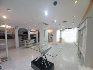 Local Comercial a Roda (La). Local com. en venta en centro, 1 despacho.