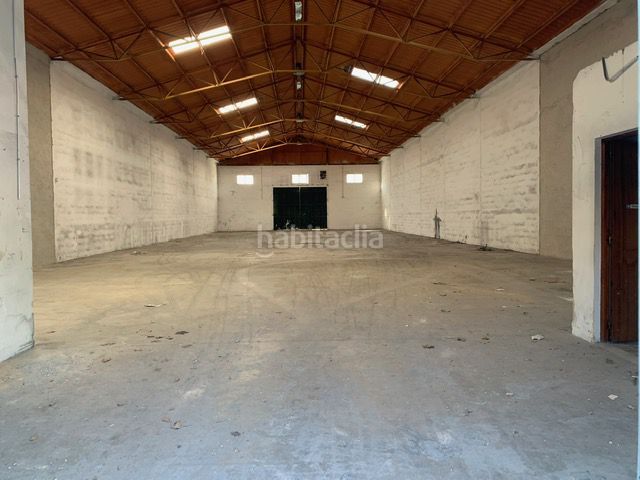 Foto d43079b5-e3b2-4afd-b61e-4723dd33bf00. Nau industrial a Roda (La)