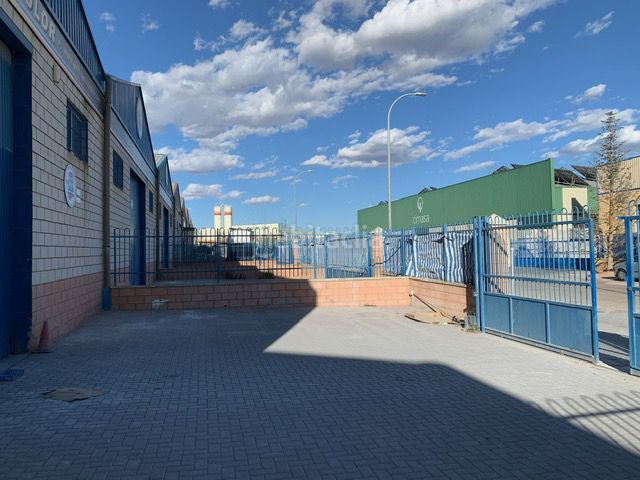 Foto f1c2bcae-b55c-4d10-9411-1e9b7fc8313f. Nau industrial a Roda (La)