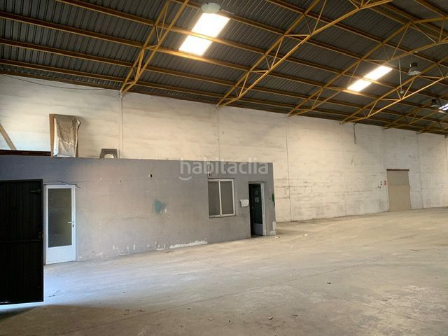 Foto f545bfd5-952c-4f5f-9e6c-0836e3b63fed. Nau industrial a Roda (La)