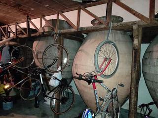 Maison à Sisante. Bodega en venta en sisante, 5 dormitorios.