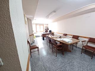 Local Comercial a Roda (La). Local com. en venta en centro, 2 despachos.