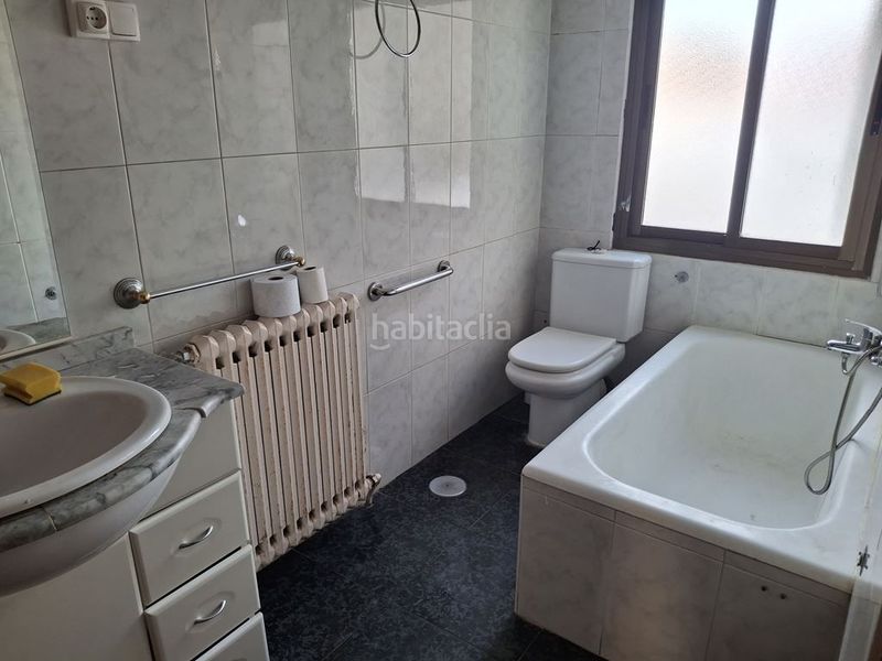 Foto fc1c45e1-19ae-4454-ad71-07343576e6f9. Casa amb calefacció aparcament a Roda (La)