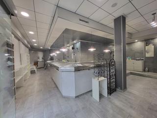 Alquiler Local Comercial en Roda (La). Local com. en alquileropciãn a compra en centro.