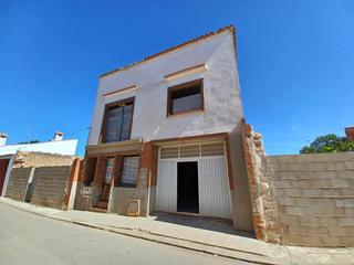 Maison à Casas de los Pinos. Casa en venta en minaya.
