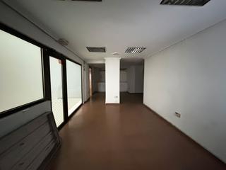 Alquiler Local Comercial en Centro. Local com. en alquiler en centro, 1 despacho.