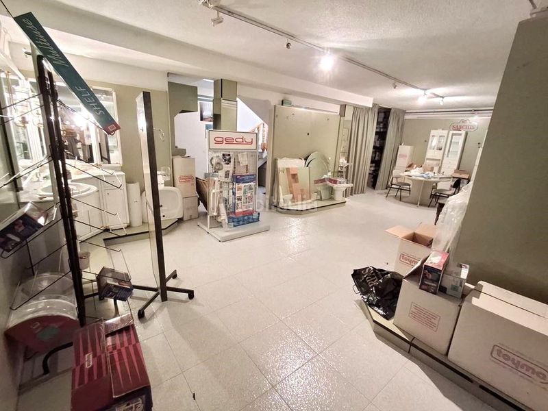 Foto 698996f7-72bd-4202-9b83-274b614ed756. Affitto edificio in Roda (La)