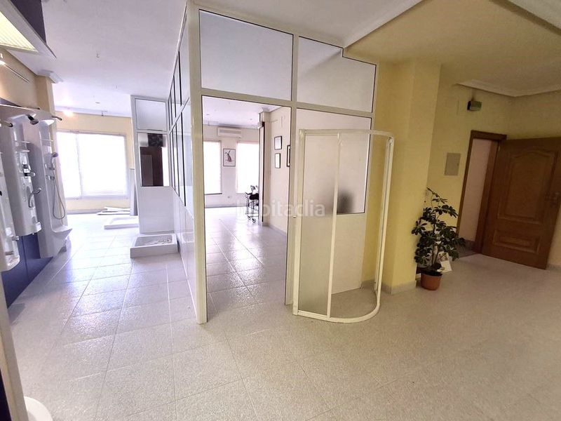 Foto f28f8cd9-5c78-446f-92ac-8398a444f8b4. Affitto edificio in Roda (La)