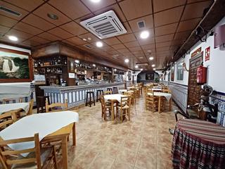 Local Comercial a Roda (La). Bar en venta en ctra. de villargordo.