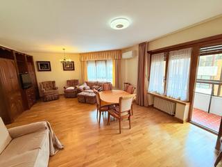 Miete Etagenwohnung  Benjamín palencia. Piso en alquiler en avda. de españa, 3 dormitorios.