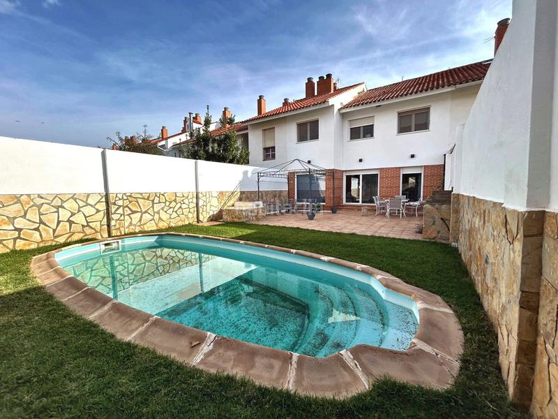 Foto 8ab29d02-3c43-40af-b0d8-2133ff6bddfd. Maison jumelée avec chauffage parking dans Universidad Albacete