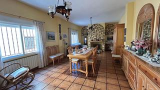 Maison  Juan xxiii. Casa en venta en salobral, 6 dormitorios.