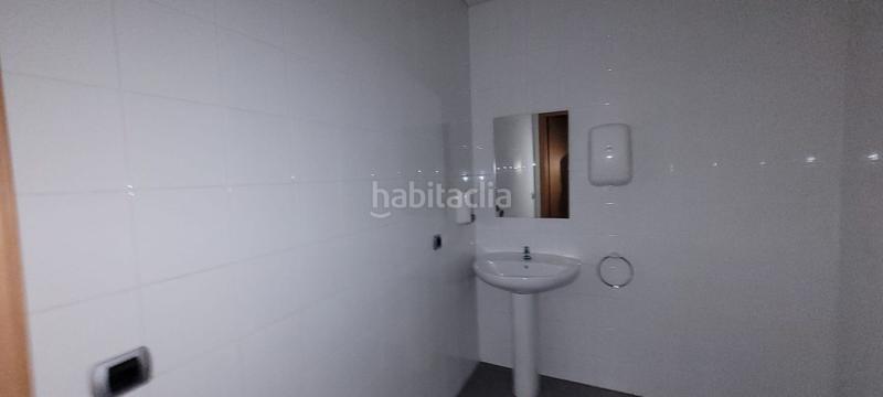Foto b9d5ce0c-8b97-4de9-b88e-60ce54bc354b. Location local commercial dans Centro Albacete