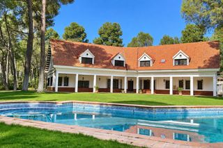 Chalet  3. Chalet en venta en pinares del jucar, 9 dormitorios.