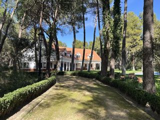 Xalet  3. Chalet en venta en pinares del jucar, 9 dormitorios.