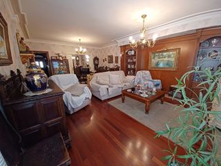 Casa adossada a Roda (La). Casa adosada en venta en centro, 5 dormitorios.