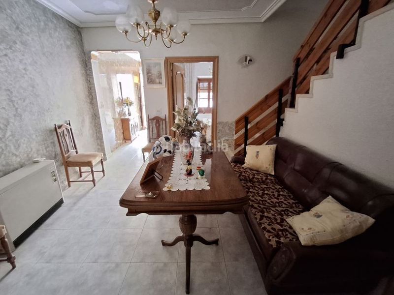 Foto b0ffa7ac-a767-4c13-8bb2-13248262fba0. Casa amb calefacció a Roda (La)