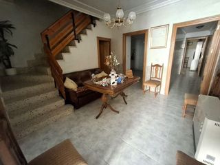 Casa in Roda (La). Casa en venta en instituto maestro juan rubio, 4 dormitorios.