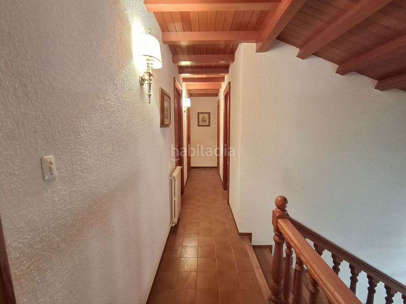 Foto 079e36d7-c90e-4900-8756-0cbc8ce83a63. Casa adossada amb calefacció aparcament a Roda (La)