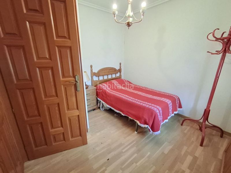 Foto 2a6a3bed-75e8-4e75-9c00-7b9f740a9930. Casa adossada amb calefacció aparcament a Roda (La)