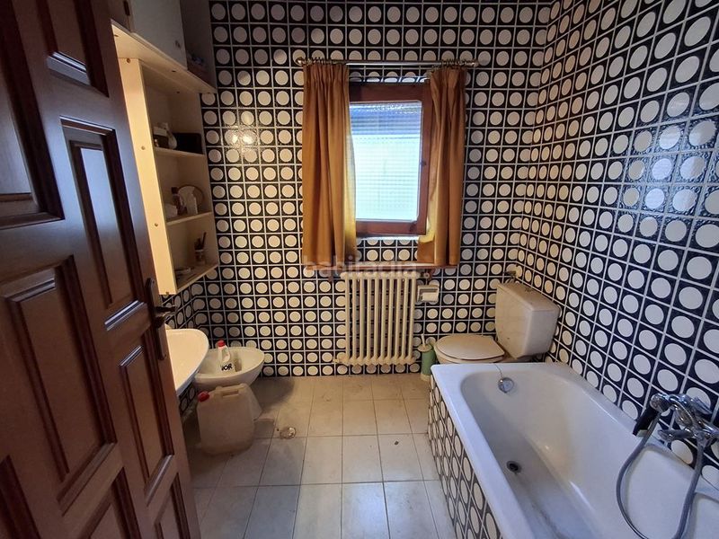 Foto 525c0a4c-a723-4dab-850e-b3210e5854e6. Casa adossada amb calefacció aparcament a Roda (La)