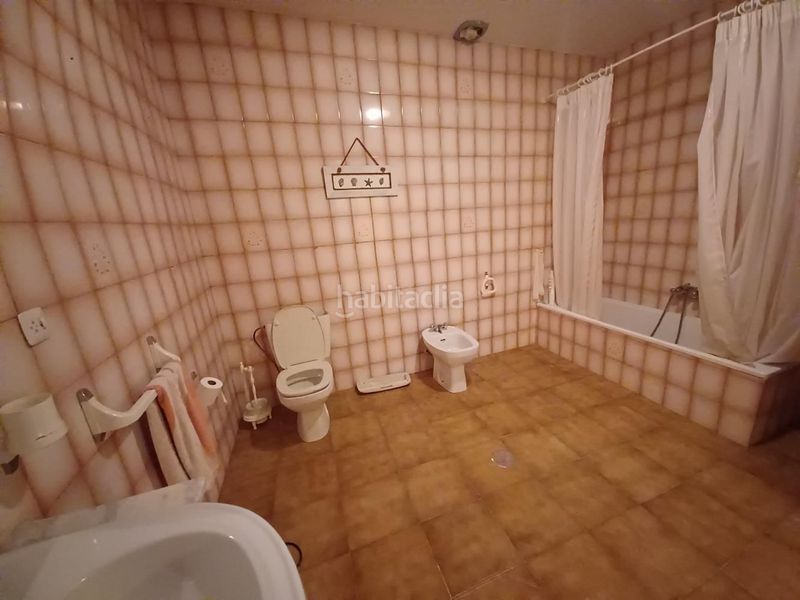 Foto f5f52be6-cfef-4e37-8fbf-add0a9bf9d4f. Casa amb aparcament a Roda (La)