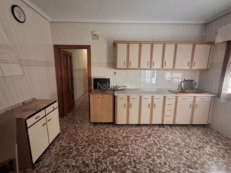 Foto 3f4a9269-885c-4546-ba37-468fc5f45d22. Casa amb aparcament a Roda (La)