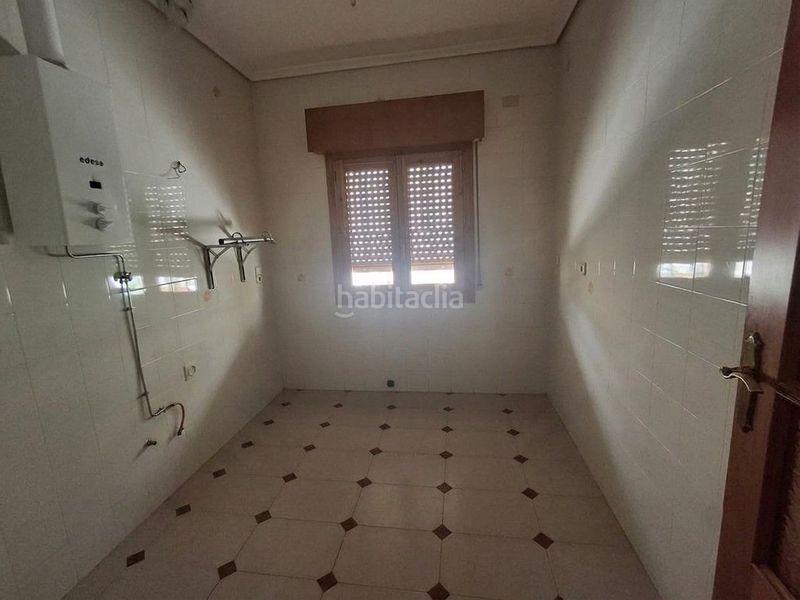 Foto 7bda782b-7157-4320-a286-74e7286053f9. Casa amb aparcament a Roda (La)