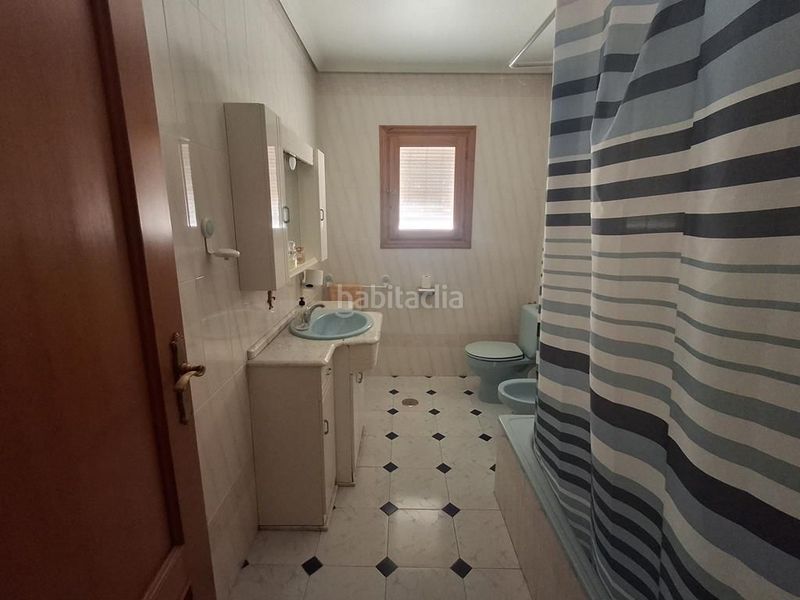 Foto 8748e804-0abe-4911-9605-3aaa2d3ba1e5. Casa amb aparcament a Roda (La)